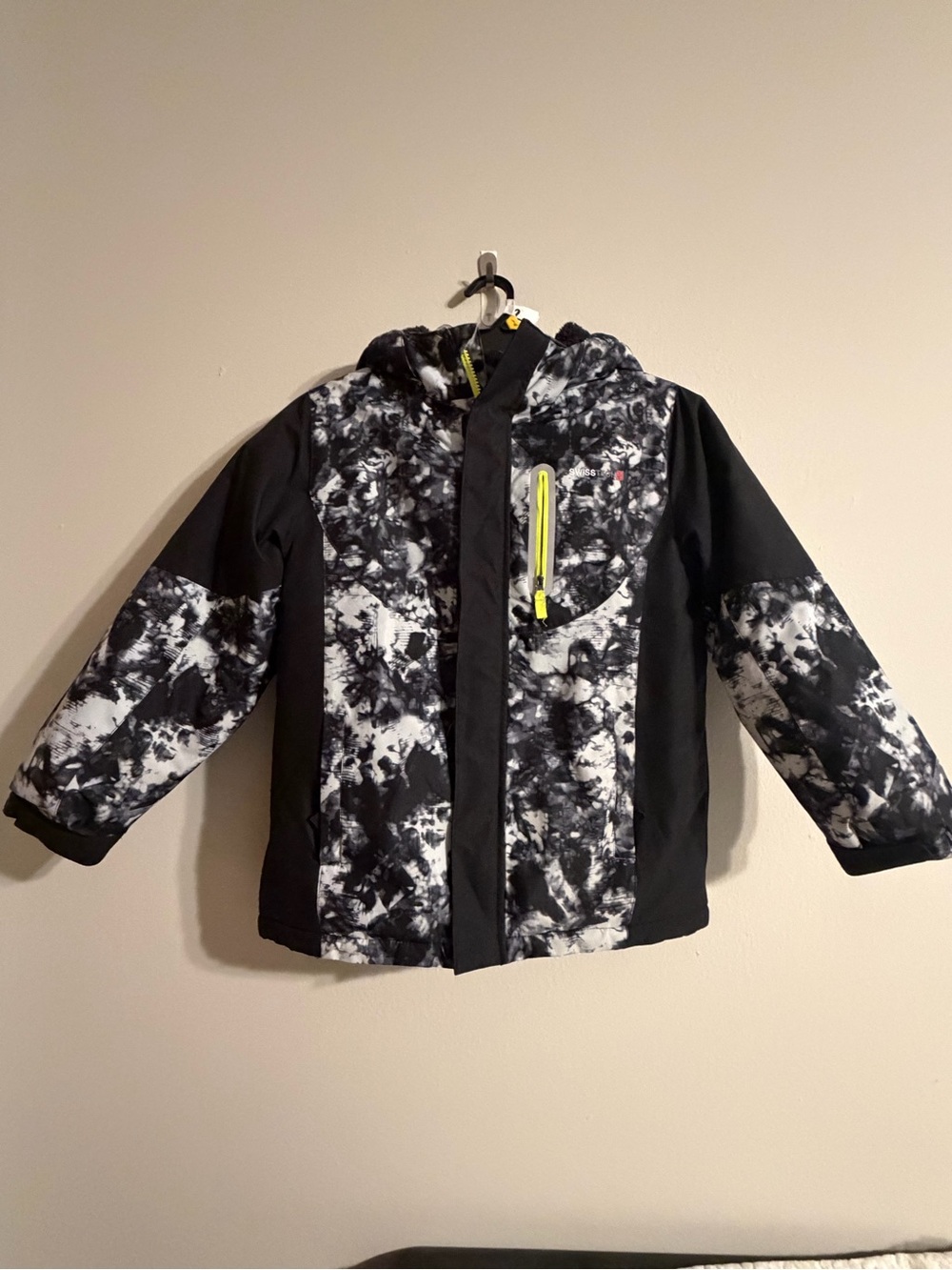 Swiss Tech Black & White Marble-Print 4 in 1 Systems Coat